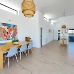 Villa 4 Dormitorios Para 8 Personas *